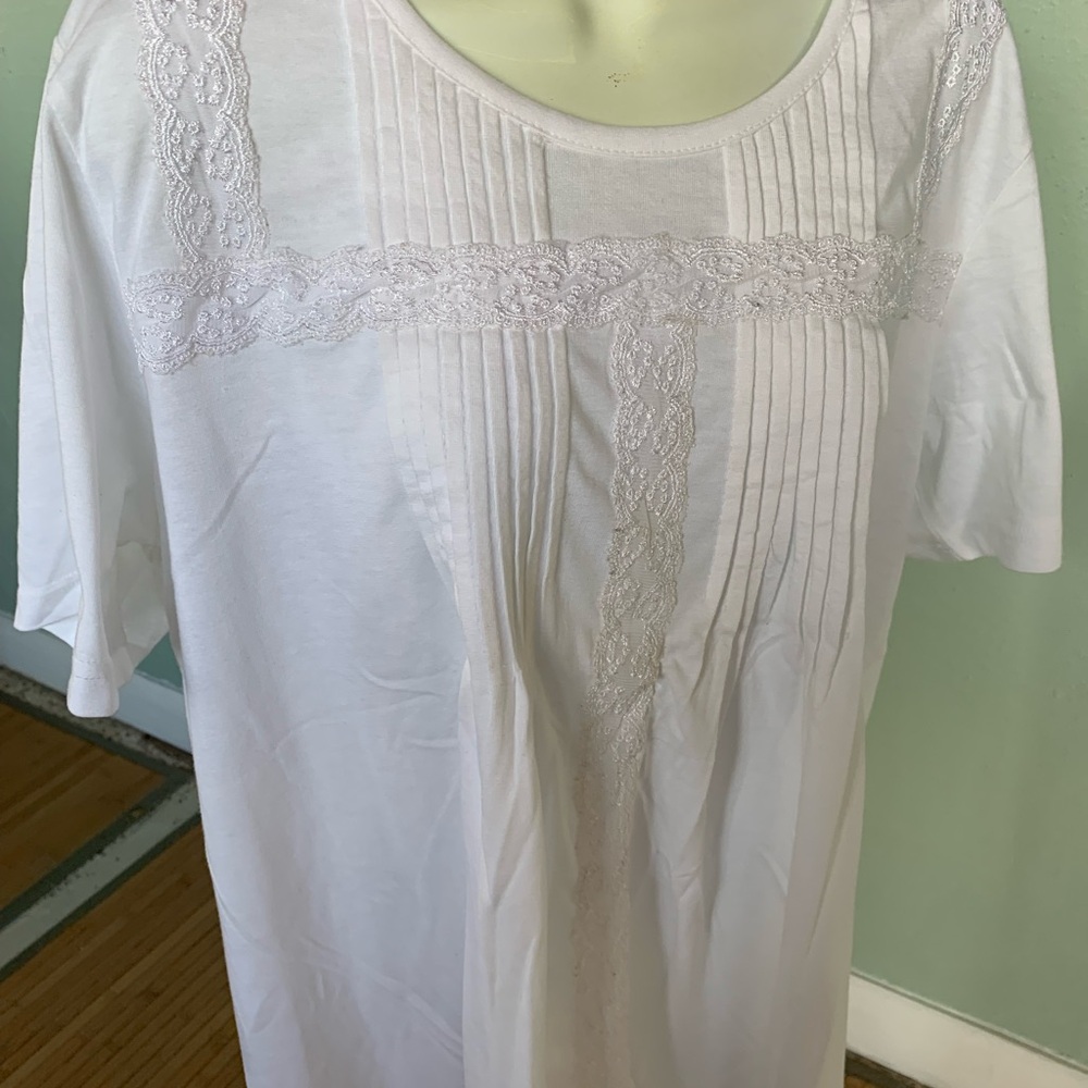 Salon studio white womens pullover shirt an ample 2X/XXL like, new runs large